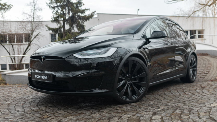 TESLA Model X X Plaid