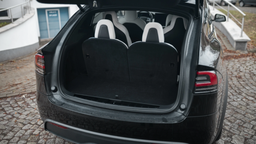TESLA Model X X Plaid