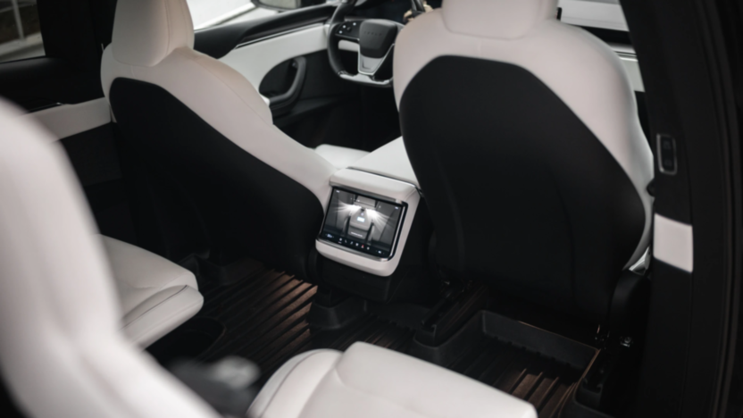 TESLA Model X X Plaid