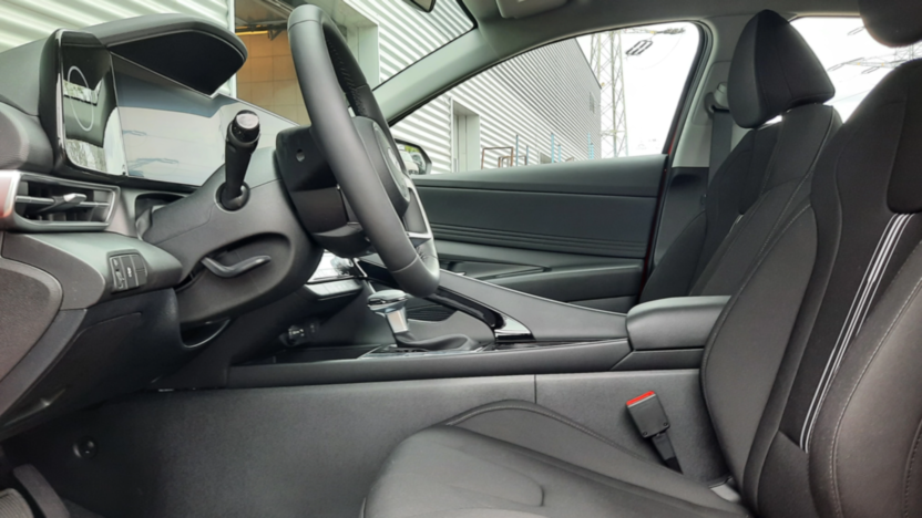HYUNDAI Elantra Elantra 1.6 Smart CVT