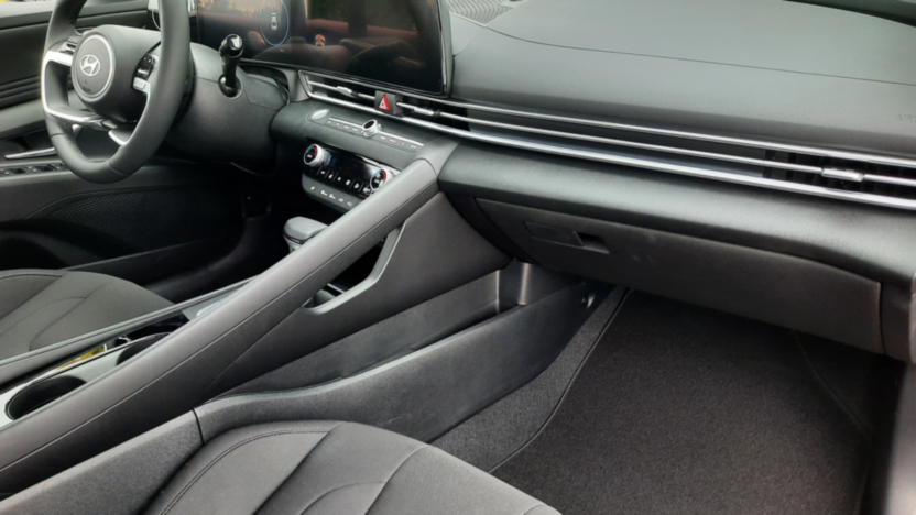 HYUNDAI Elantra Elantra 1.6 Smart CVT