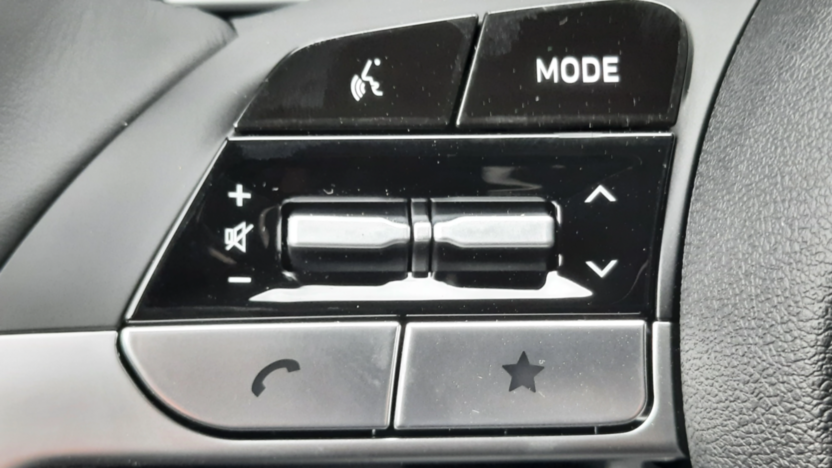 HYUNDAI Elantra Elantra 1.6 Smart CVT