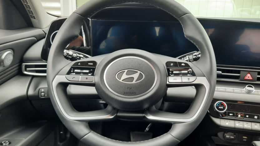 HYUNDAI Elantra Elantra 1.6 Smart CVT