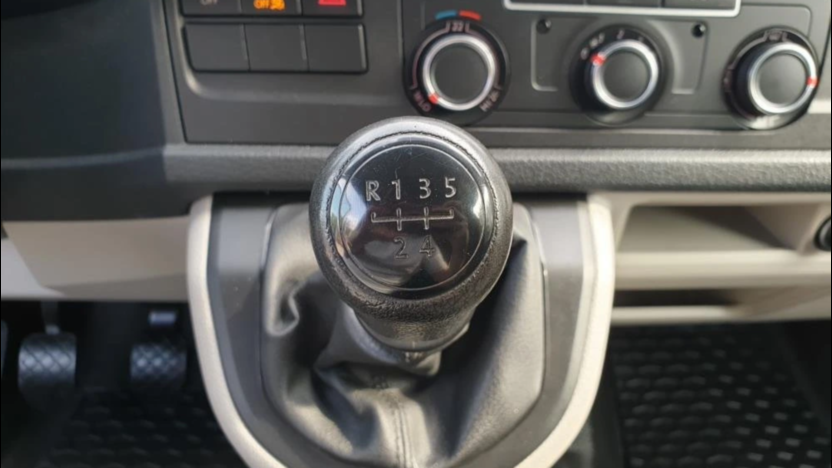 VOLKSWAGEN Transporter Transporter T6 TDI L2H1