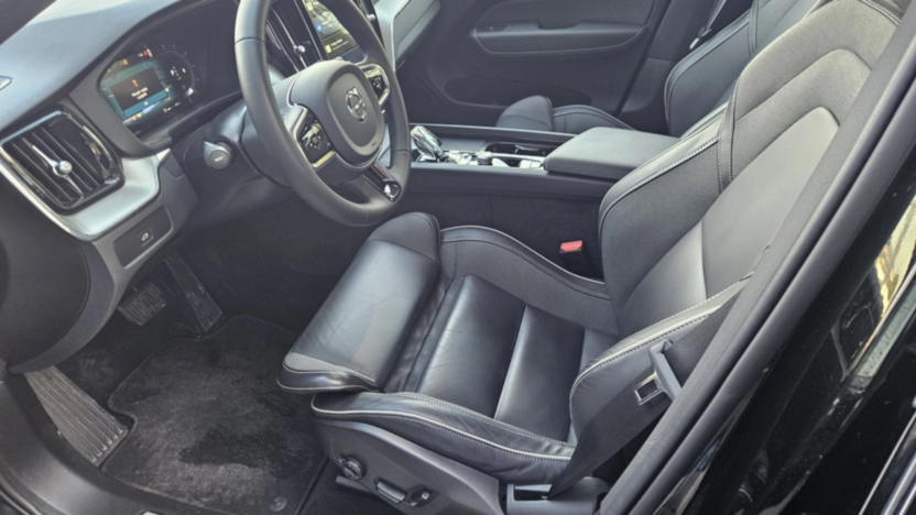 VOLVO XC60 XC60 B4 D Plus Dark aut