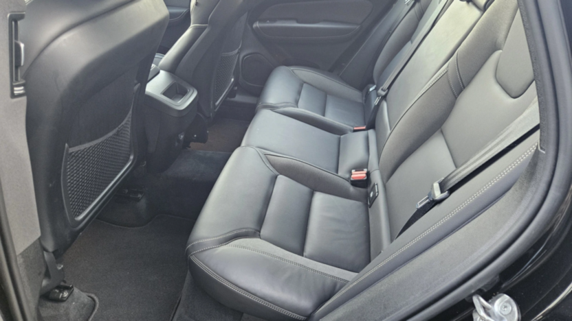 VOLVO XC60 XC60 B4 D Plus Dark aut