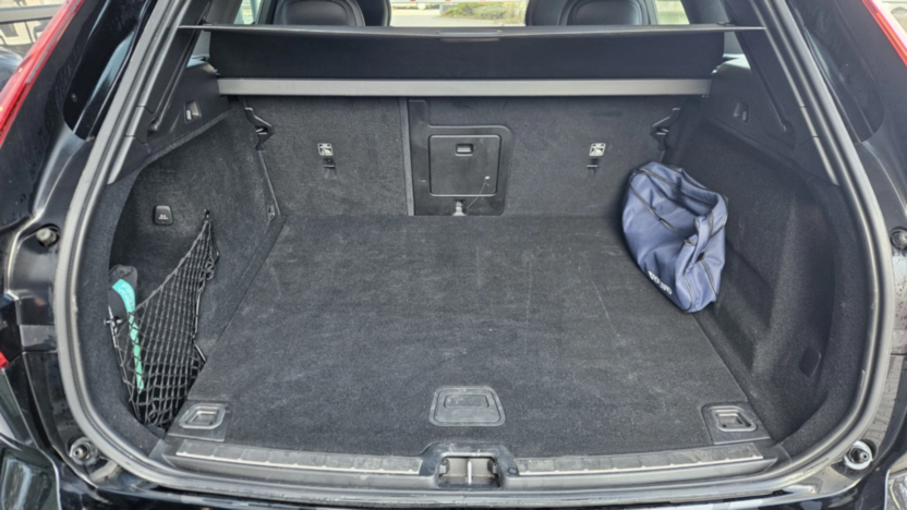 VOLVO XC60 XC60 B4 D Plus Dark aut