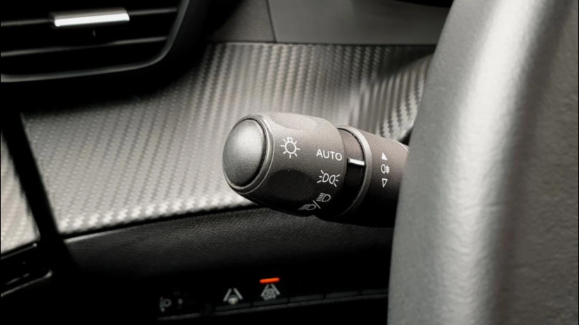 PEUGEOT 2008 2008 1.2 PureTech Allure S&S EAT8