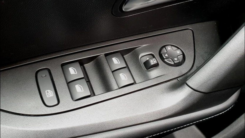 PEUGEOT 2008 2008 1.2 PureTech Allure S&S EAT8
