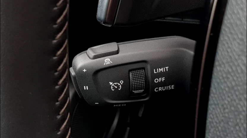 PEUGEOT 2008 2008 1.2 PureTech Allure S&S EAT8