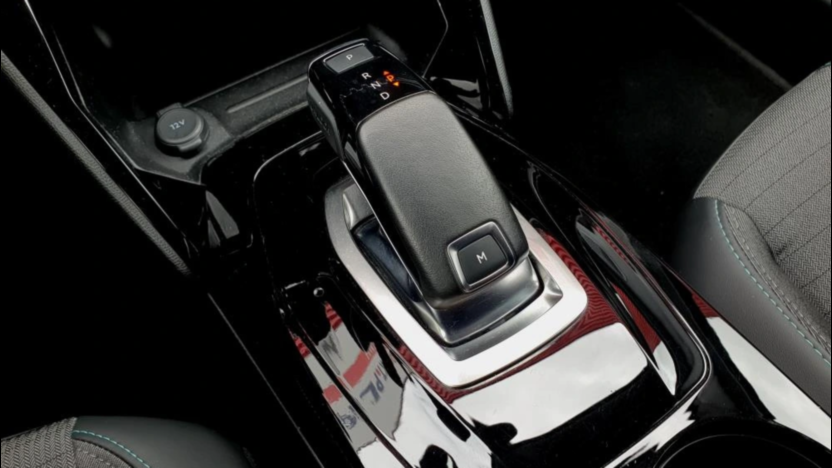 PEUGEOT 2008 2008 1.2 PureTech Allure S&S EAT8