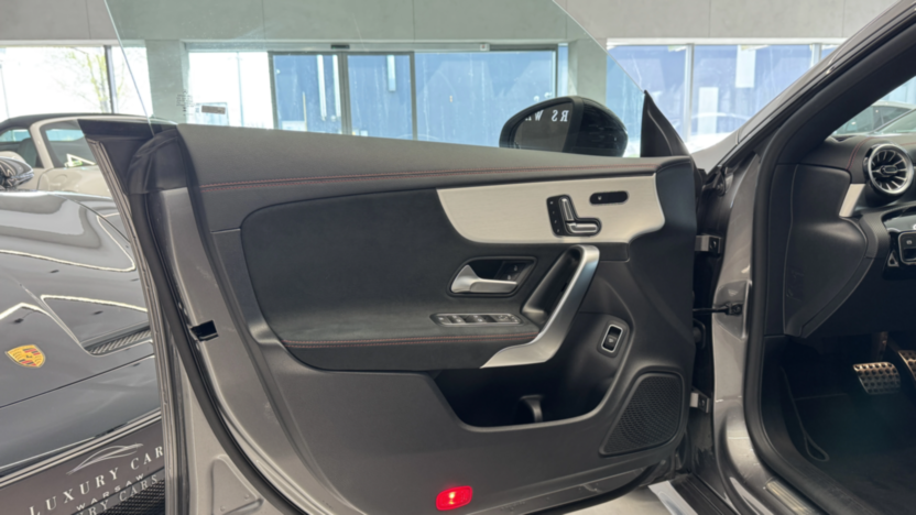 MERCEDES-BENZ CLA CLA 200 AMG Line 7G-DCT