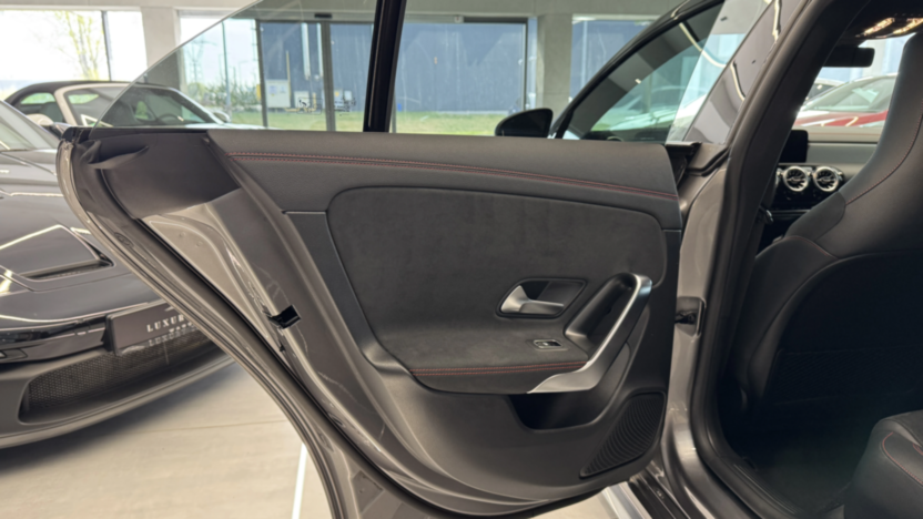 MERCEDES-BENZ CLA CLA 200 AMG Line 7G-DCT