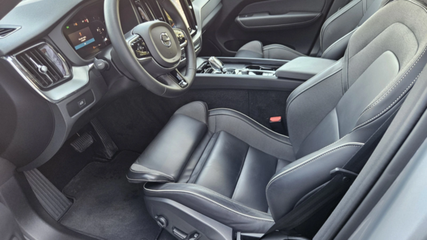 VOLVO XC60 XC60 B4 D AWD Plus Dark aut