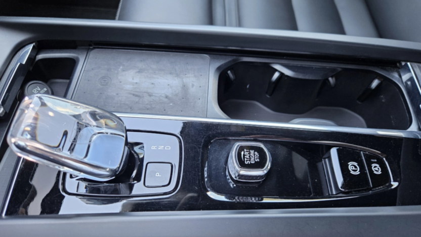 VOLVO XC60 XC60 B4 D AWD Plus Dark aut