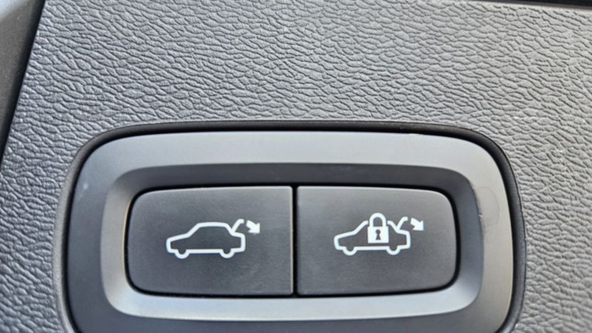 VOLVO XC60 XC60 B4 D AWD Plus Dark aut