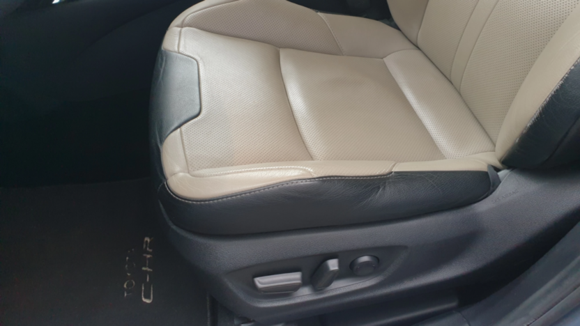 TOYOTA C-HR C-HR 2.0 Hybrid Executive