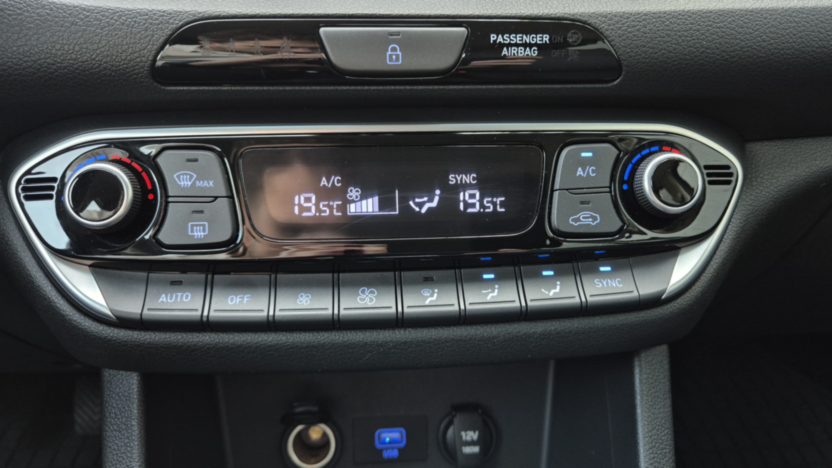 HYUNDAI i30 i30 1.5 T-GDI 48V Smart