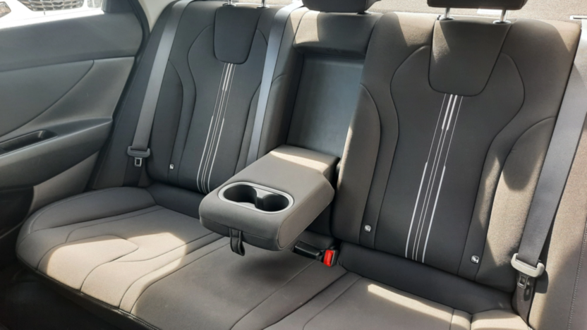 HYUNDAI Elantra Elantra 1.6 Smart CVT