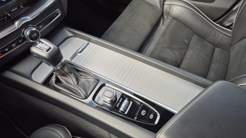 VOLVO XC60 XC60 T4 R-Design aut
