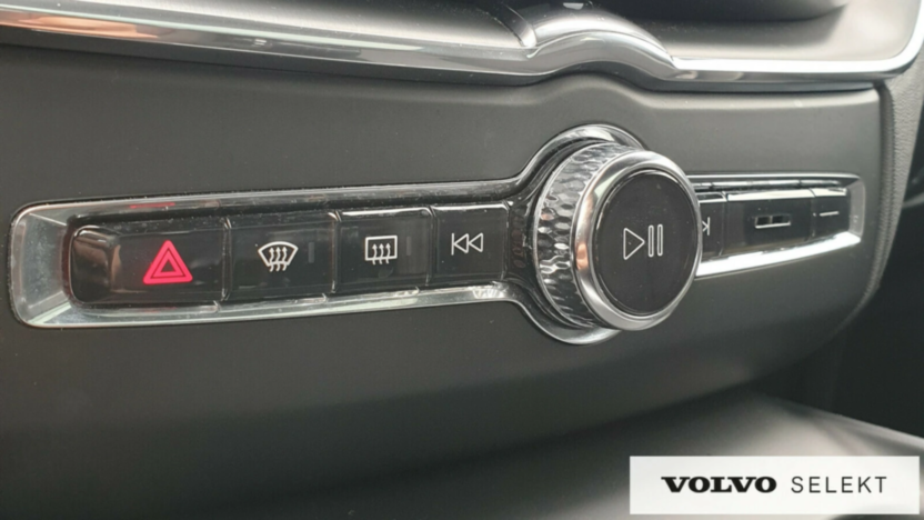 VOLVO XC60 XC60 T8 AWD Plug-In Hybrid Momentum Pro aut
