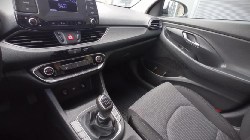 HYUNDAI i30 i30 1.5 DPI Classic +