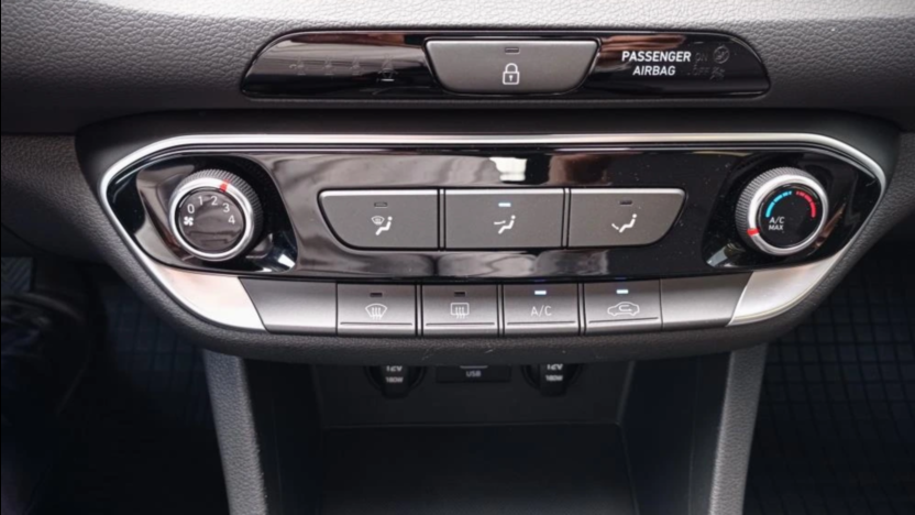 HYUNDAI i30 i30 1.5 DPI Classic +