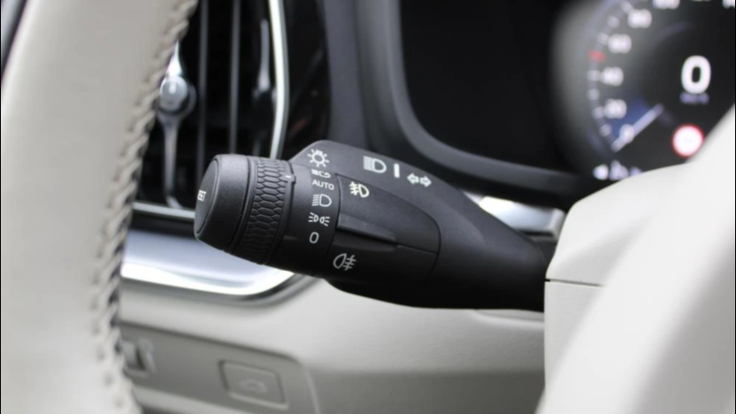 VOLVO V60 V60 B4 D Momentum Pro aut