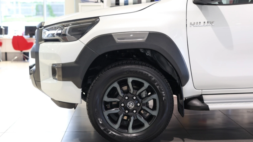 TOYOTA HiLux Hilux 2.8 D-4D Double Cab Invincible 4x4 aut