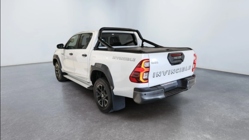 TOYOTA HiLux Hilux 2.8 D-4D Double Cab Invincible 4x4 aut
