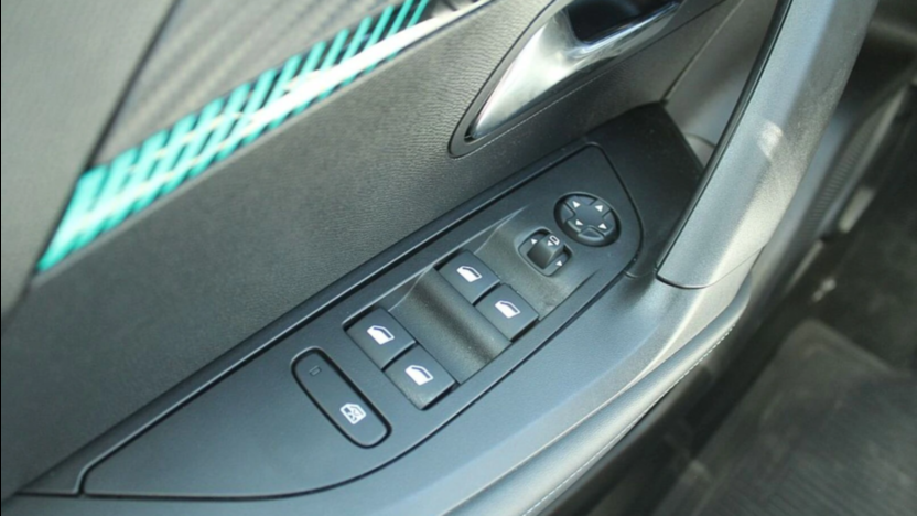 PEUGEOT 2008 2008 1.2 PureTech Allure Pack S&S EAT8