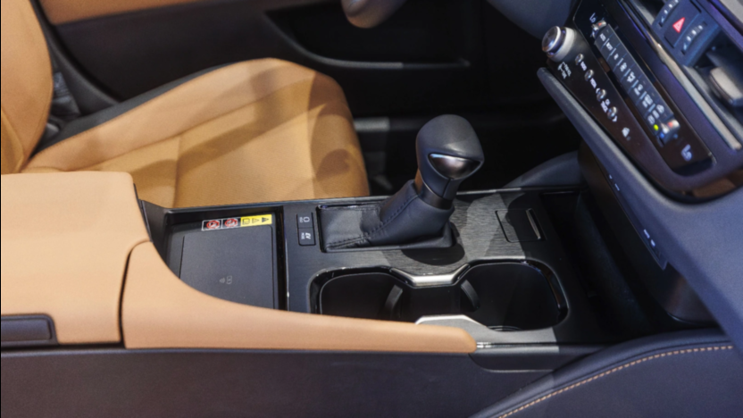 LEXUS ES ES 300h F Sport Design