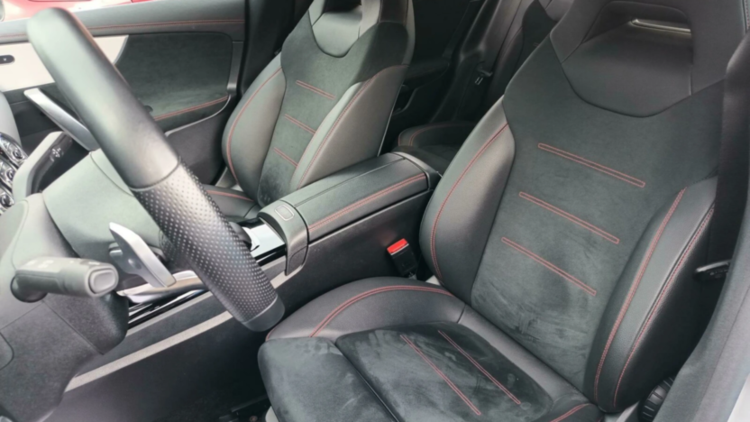 MERCEDES-BENZ CLA CLA 200 AMG Line 7G-DCT
