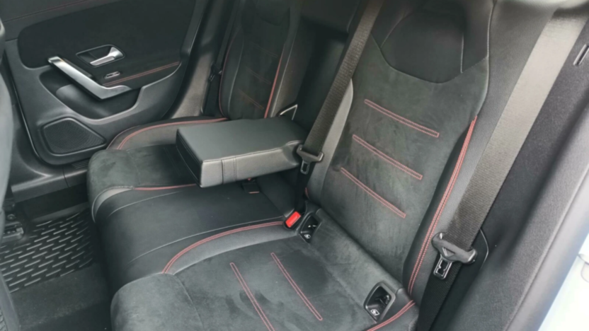 MERCEDES-BENZ CLA CLA 200 AMG Line 7G-DCT
