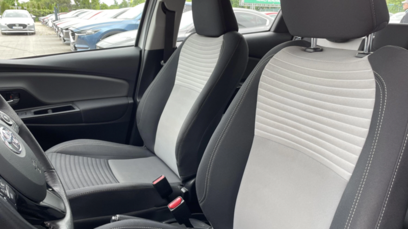 TOYOTA Yaris Yaris Hybrid 100 Premium