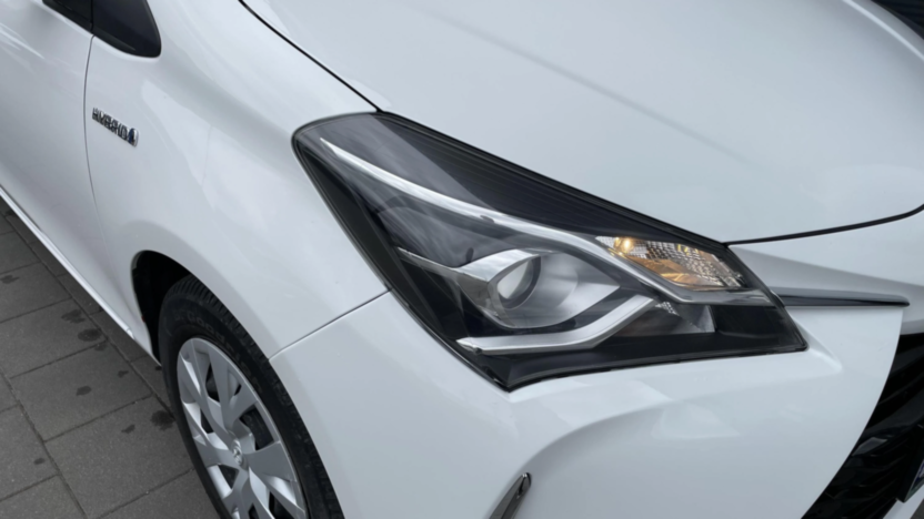 TOYOTA Yaris Yaris Hybrid 100 Premium