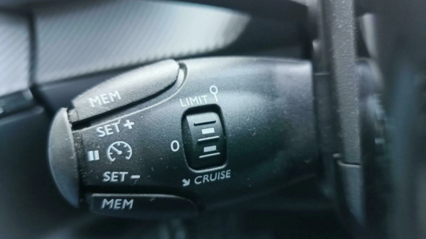 PEUGEOT 2008 2008 1.2 PureTech Allure S&S EAT8