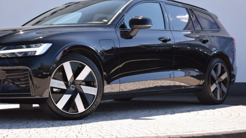 VOLVO V60 V60 T8 AWD Plug-In Hybrid Ultimate Dark aut