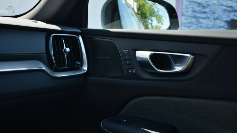 VOLVO V60 V60 T8 AWD Plug-In Hybrid Ultimate Dark aut