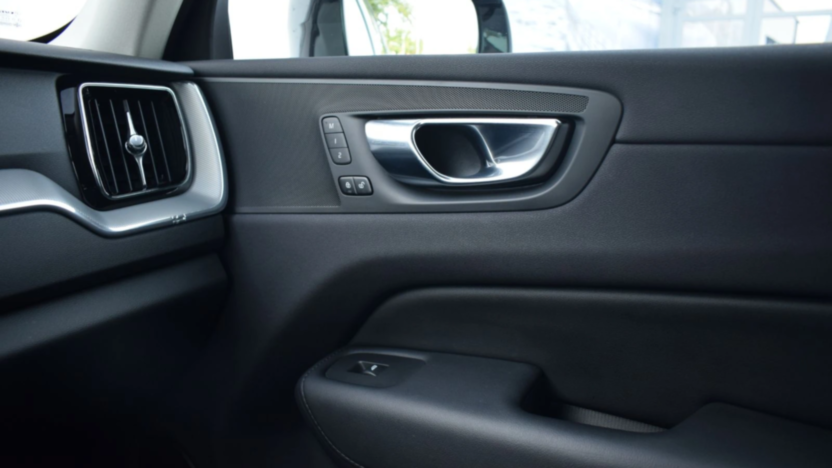 VOLVO XC60 XC60 B4 D Plus Dark aut