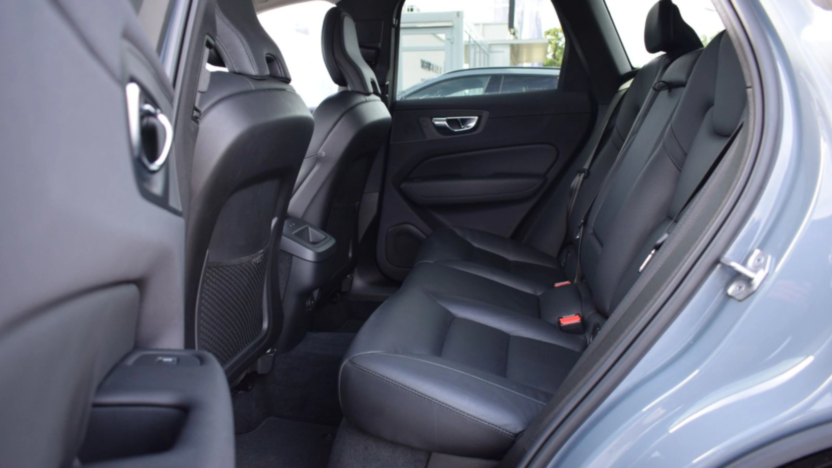 VOLVO XC60 XC60 B4 D Plus Dark aut