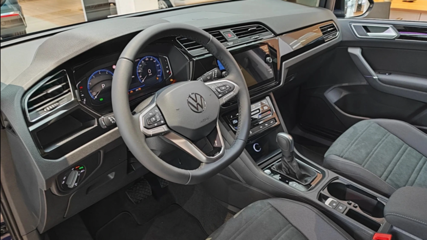 VOLKSWAGEN Touran Touran 1.5 TSI EVO Highline DSG Nowy