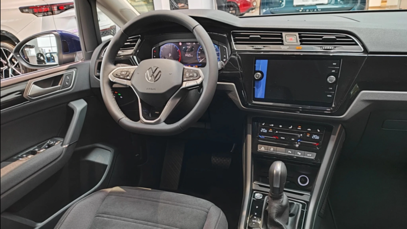 VOLKSWAGEN Touran Touran 1.5 TSI EVO Highline DSG Nowy