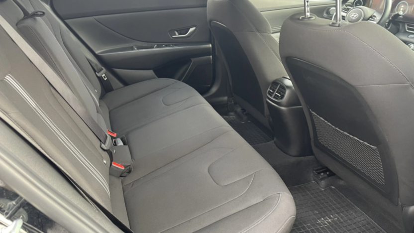 HYUNDAI Elantra Elantra 1.6 Executive CVT