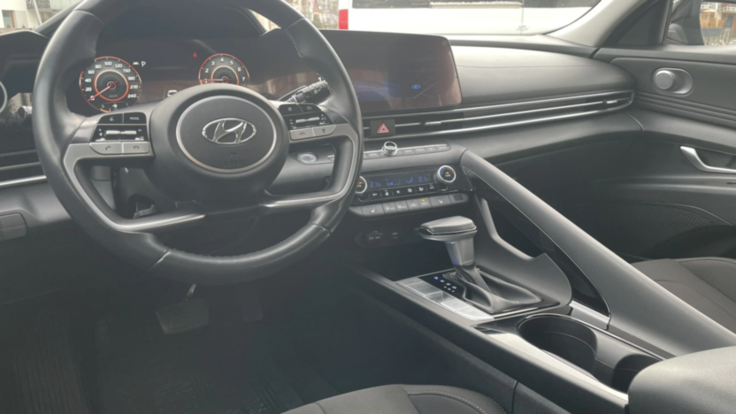 HYUNDAI Elantra Elantra 1.6 Executive CVT