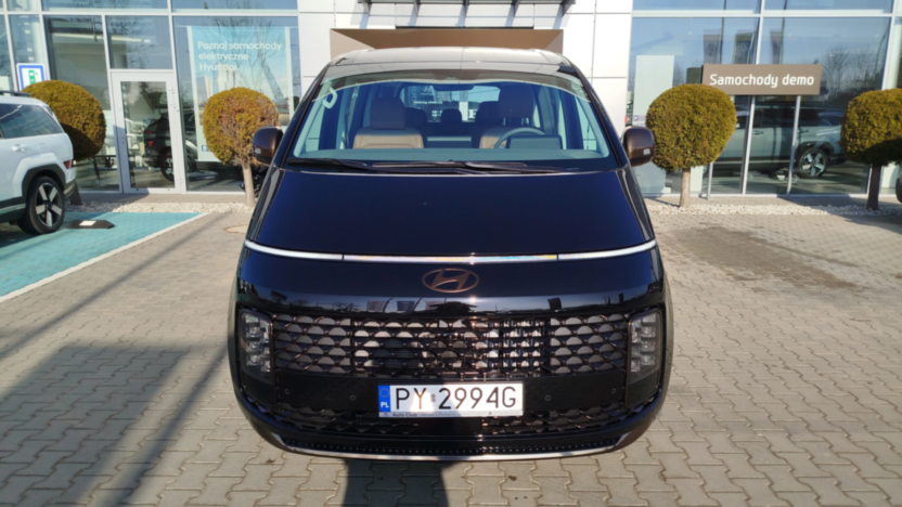 HYUNDAI Staria Staria 1.6 T-GDI HEV Luxury aut
