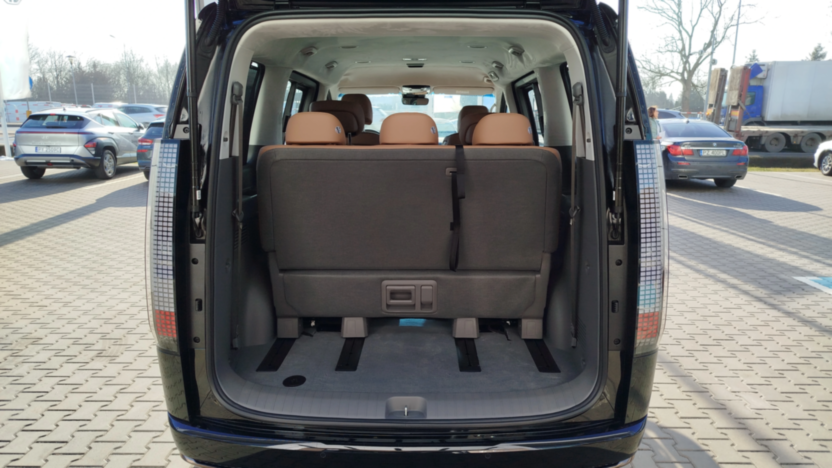 HYUNDAI Staria Staria 1.6 T-GDI HEV Luxury aut