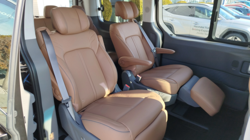 HYUNDAI Staria Staria 1.6 T-GDI HEV Luxury aut