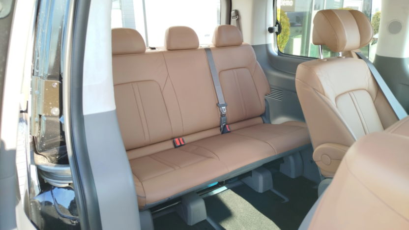 HYUNDAI Staria Staria 1.6 T-GDI HEV Luxury aut