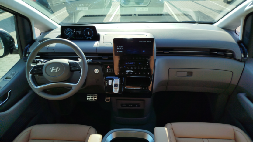 HYUNDAI Staria Staria 1.6 T-GDI HEV Luxury aut